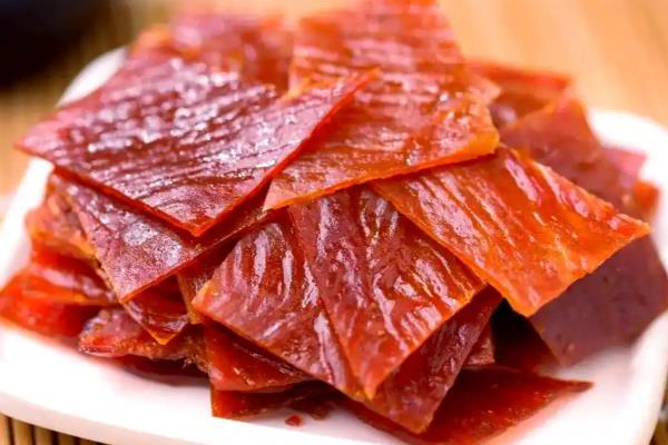 江苏兴化市的特产，有金松牌皮蛋、中庄醉蟹等