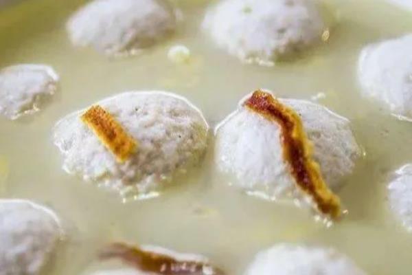 江苏兴化市的特产，有金松牌皮蛋、中庄醉蟹等