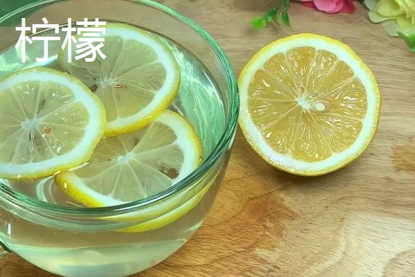 常见的蔬果汁品类，有柠檬汁、橙子汁等