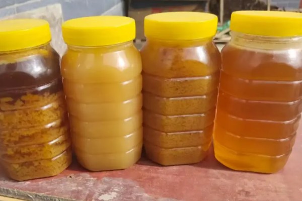 判断真假蜂蜜的方法,假蜂蜜有糖浆味或香精味