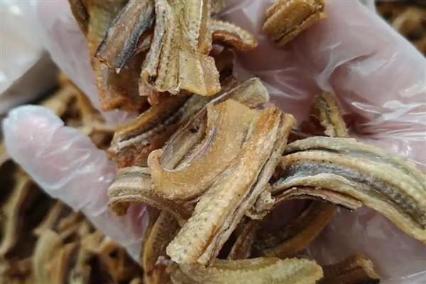鳗鱼干的保存方法,放在通风、低温、避光的地方可以保存一年