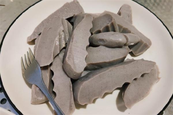 河北石家庄深泽县的特产，有深泽肉糕、深泽扒糕等