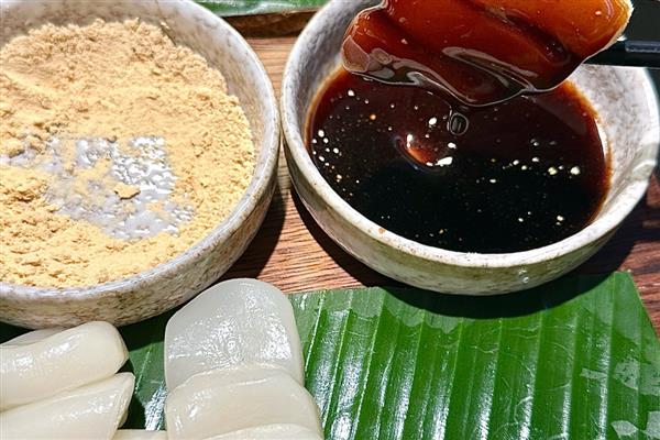 河北石家庄深泽县的特产，有深泽肉糕、深泽扒糕等