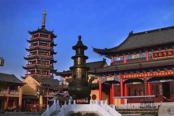 河北石家庄深泽县的特产，有深泽肉糕、深泽扒糕等