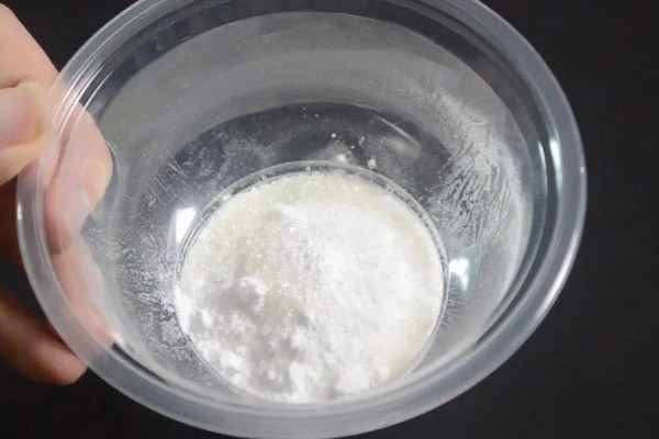 蚂蚁的危害，会损坏设施和传播疾病
