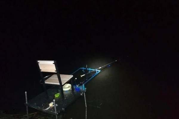 夜钓为什么没口,常见低温、饵料不适、调漂不灵等原因