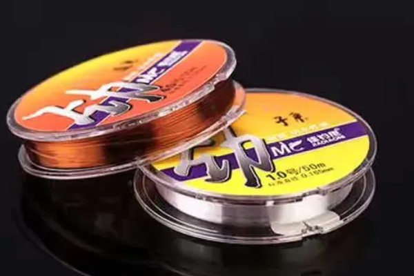 钓鱼竿怎么选,新手可以选择玻璃钢制作的鱼竿