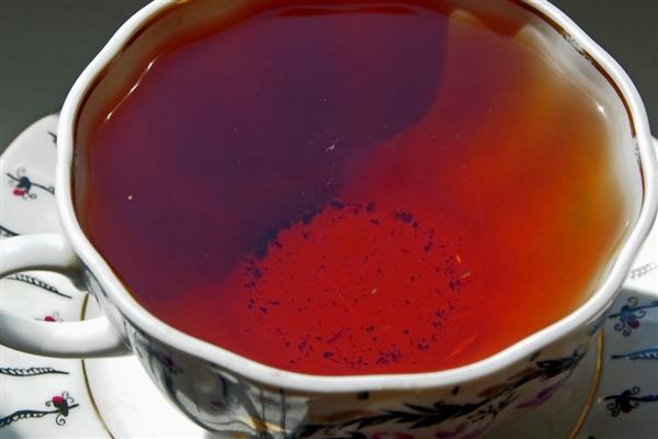 用红糖做肥料的方法,与花生油渣等材料装在一起发酵