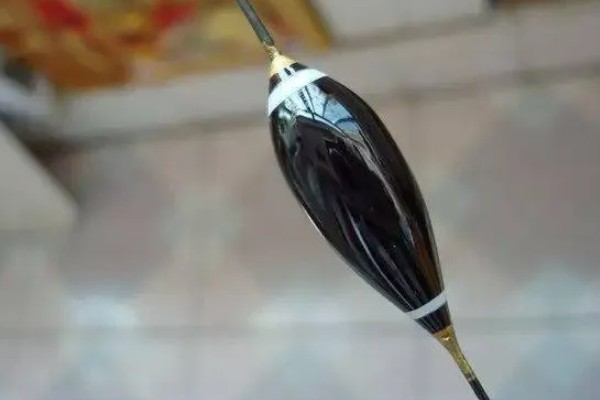 钓白条鱼的调漂方法,重铅找底下拉浮漂再修剪铅皮