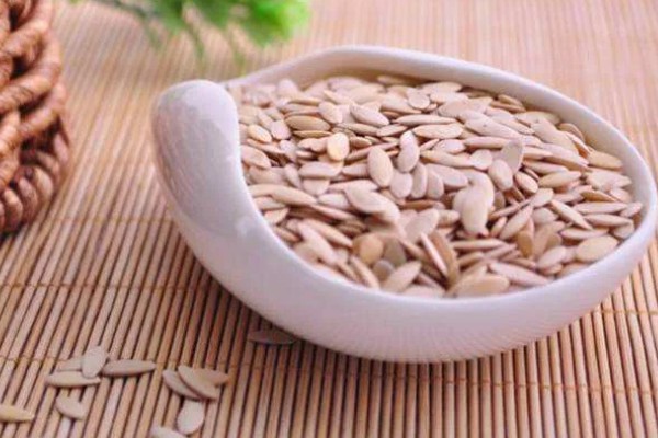 黄瓜种子如何处理出苗快，播种前需晒种、浸种