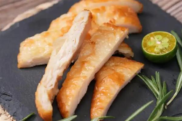 鸡胸肉和鸡小胸肉有什么区别,位置、外形、纹理等方面都不同
