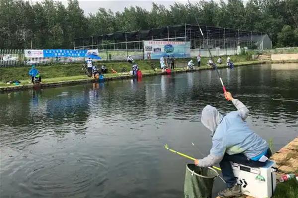 钓鱼的调漂技巧，可采取重铅找底、调剪铅皮等方法